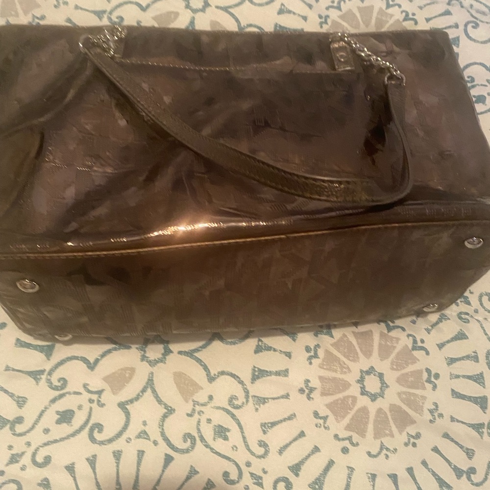 Small tote used a few times but kept in plastic boxes. Still good condition